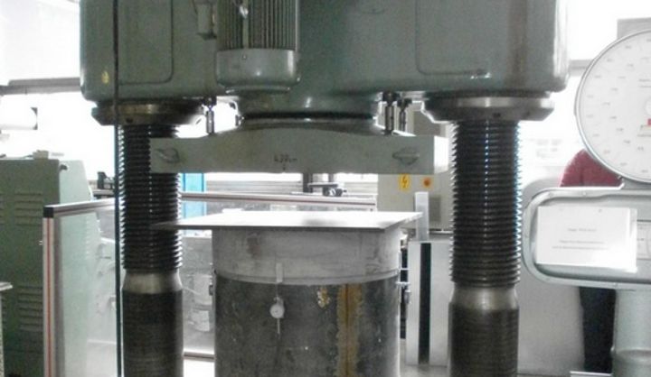 Component tests on high-performance jacking pipes